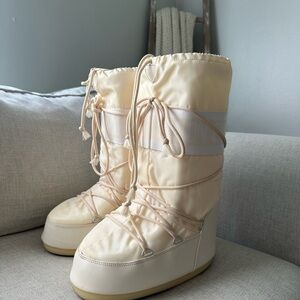 Moon Boot Cream Winter Boots with Insulation and Drawstring Lacing
